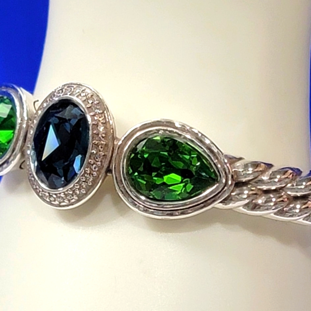 BRIGHTON RETIRED EMERALD ISLE MAGNETIC HINGED BANGLE BRACELET NWOT - Picture 5 of 9
